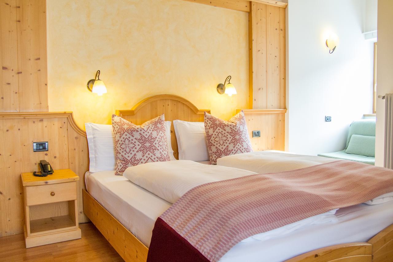Hotel Genzianella Ziano Di Fiemme Luaran gambar