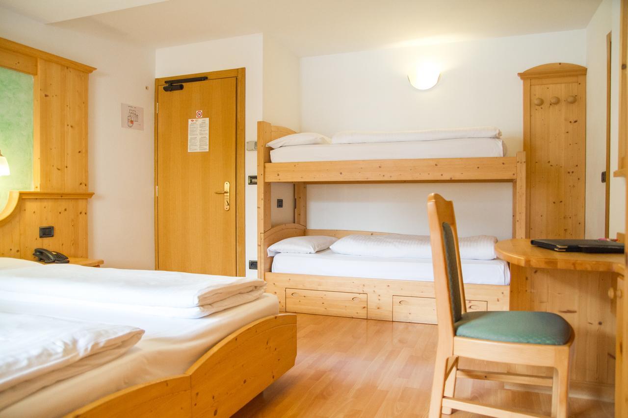 Hotel Genzianella Ziano Di Fiemme Luaran gambar