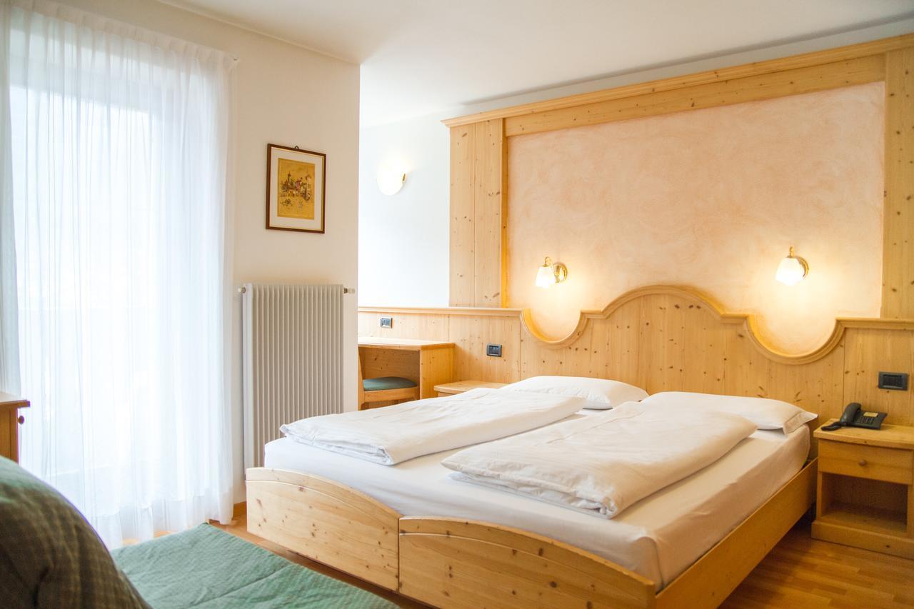 Hotel Genzianella Ziano Di Fiemme Luaran gambar