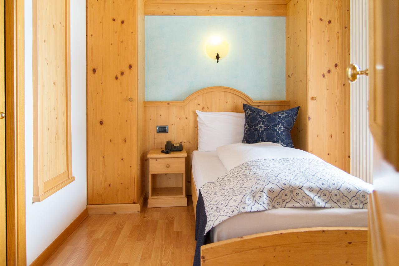 Hotel Genzianella Ziano Di Fiemme Luaran gambar