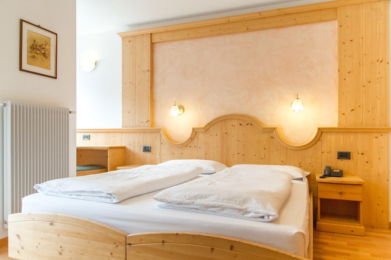 Hotel Genzianella Ziano Di Fiemme Luaran gambar